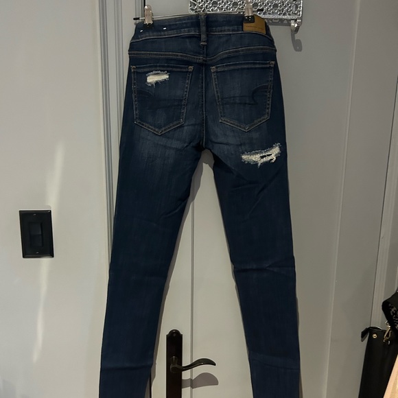 AMERICAN EAGLE Women's Distressed Dark Wash Skinny Jean (NWOT)￨Size US 4 - Picture 11 of 15